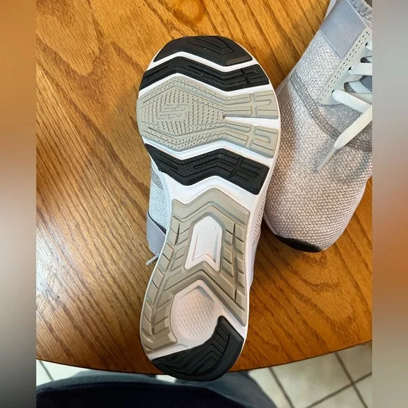 New Balance Women’s Light Gray FuelCore Sneakers, EUC, Size 8 - Picture 5 of 5